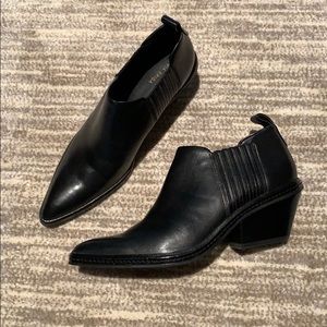 SOLD!!!!❤️NEW!!!!!!Never worn beautiful Via Spiga booties!